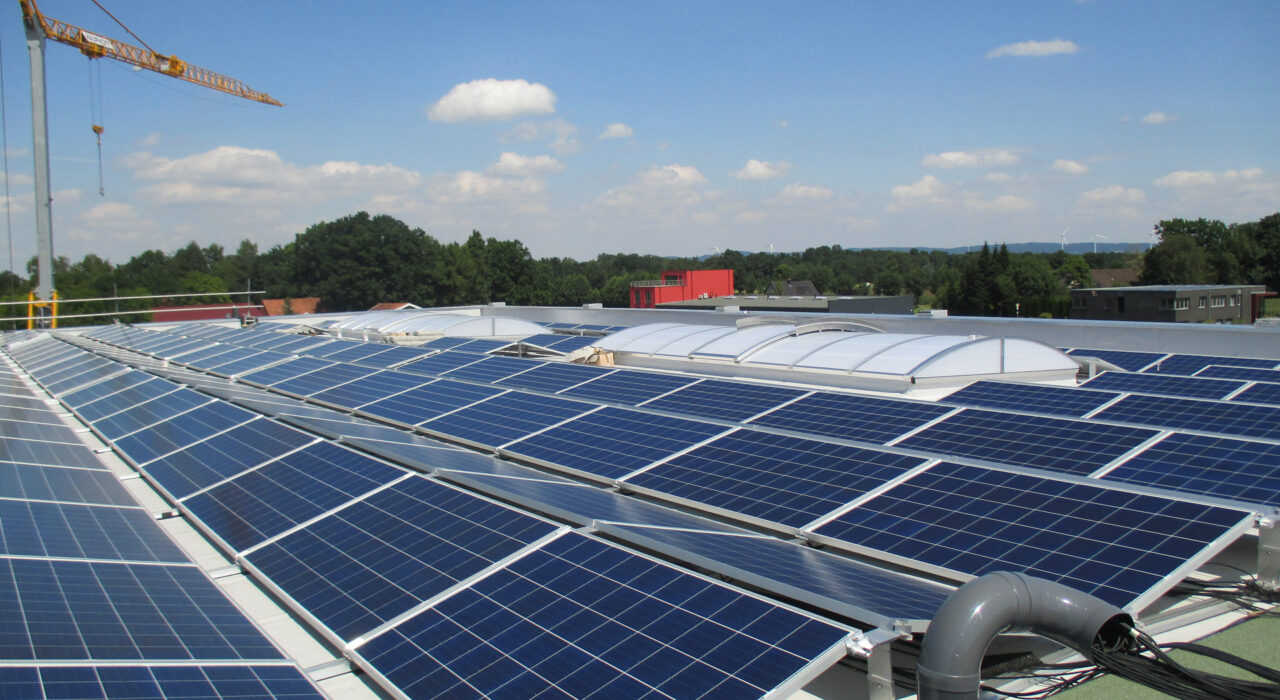 Photovoltaikmodule auf einem Flachdach