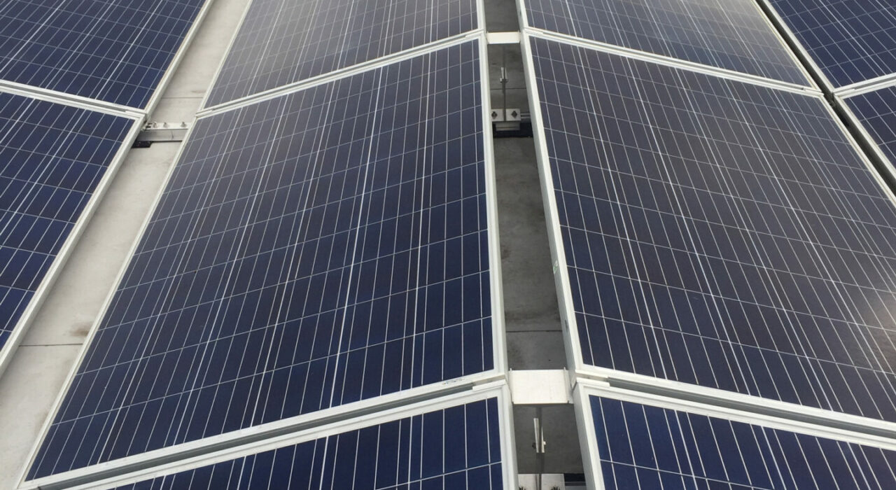 Photovoltaikmodule auf einem Flachdach